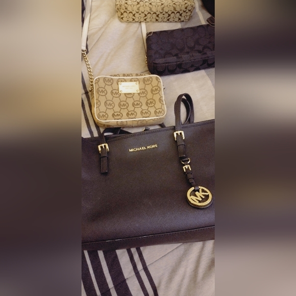 Michael kors purse - Picture 2 of 7